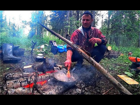 Видео: Сплав по таёжной речке. Рыбалка на хариуса. Таёжное блюдо от КУМА. Тайга.