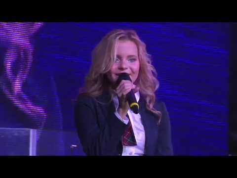 Видео: Aлиса Кожикина. Концерт в Курске