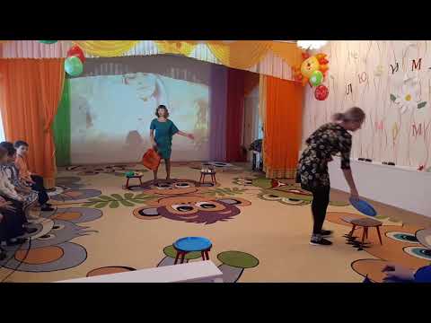 Видео: вход на утренник на День матери