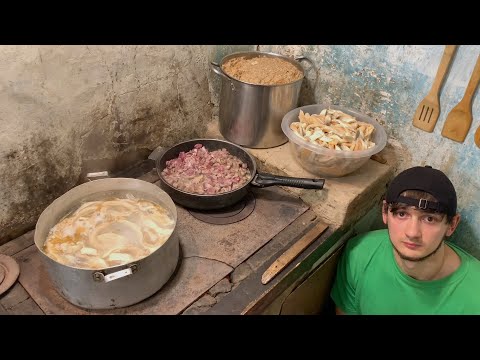 Видео: ДИКАЯ ПОХЛЁБКА ИЗ ЛОСОСЯ И ПУПКОВ | БАЗА КОРМИТ