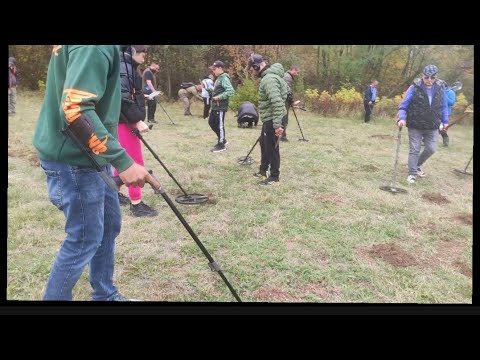 Видео: СЪСТЕЗАНИЕ С МЕТАЛ ДЕТЕКТОРИ КОЙ ОТКРИ НАГРАДАТА?!