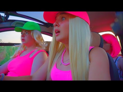 Видео: НАЙ -НЕУДОБНИЯТ МОМЕНТ - Даяна Барби е в беда !!