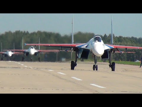 Видео: "Русские Витязи" на Су-35с (Su-35s). Проходы мимо зрителей, рулежка, взлёт. Аэродром Кубинка.