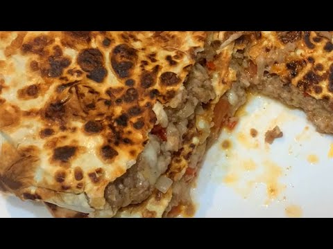 Видео: Пирог из лаваша с говяжьим фаршем. Lavash pie with ground beef.