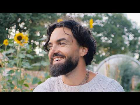 Видео: Шеф-повар отказался от городской жизни, чтобы жить за счет земли