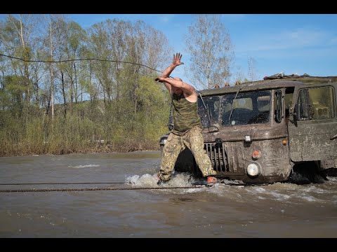 Видео: Унимог, ГАЗ-66 и Соболь на тяжелом броде через реку Ик в Новососедово.