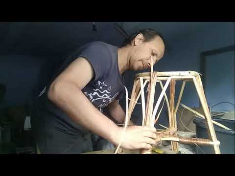 Видео: плетенная мебель из лозы, табуретка.
