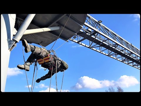 Видео: Покраска козлового крана альпинистами. Часть 2.