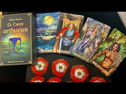 Видео: Обзор колоды «Le Tarot Arthurien» ⚔️🏰⚔️ Артурианское Таро.