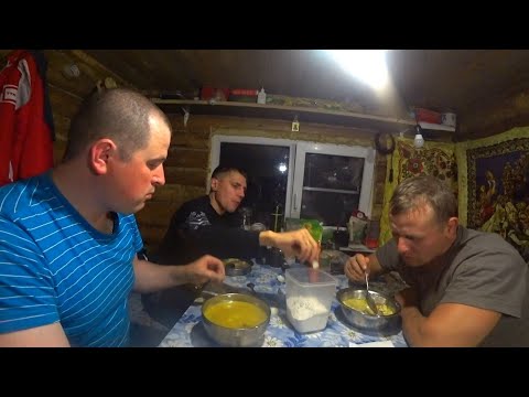 Видео: Жизнь в тайге. Добыли утку, готовим обалденный суп! Подготовка к недельному сплаву часть 2
