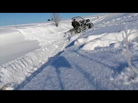 Видео: Самодельный гусеничный вездеход. По глубокому снегу.