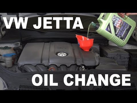 Видео: Руководство по замене масла в Volkswagen 2.5L! (MK5 VW Jetta)