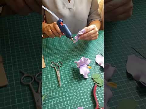 Видео: Гладиолус из фоамирана для начинающих  ( часть 2)