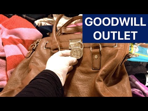 Видео: 👜СУМКИ👜в Секонде на вес Goodwill Outlet Свалка в Америке