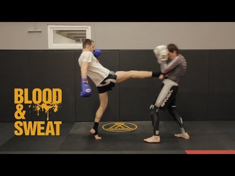 Видео: Тайский бокс. Прямой удар ногой. Александр Суржко.