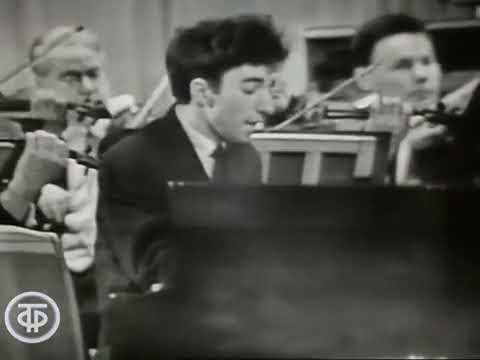 Видео: Владимир Ашкенази на гала-концерте лауреатов II Международного конкурса Чайковского