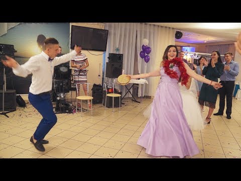Видео: Свидетельница рвёт Danceпол!!! Тамада в шоке!!!