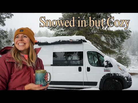 Видео: Глубокий снег, тёплый фургон | Первый снег сезона