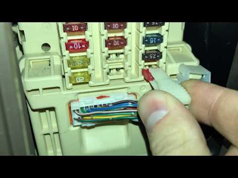 Видео: Рычаг передач застрял в положении «парковка» — это был ПРОСТОЙ предохранитель