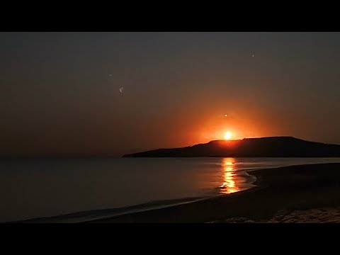 Видео: Крым, пляж, отдых дикарями с палаткой 2025