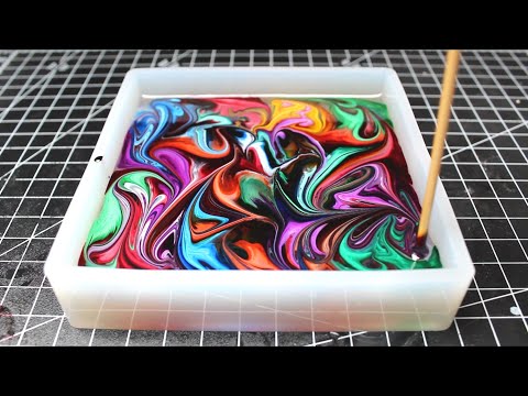 Видео: Подстаканники из эпоксидной смолы / Разноцветные завитки / Искусство из смолы