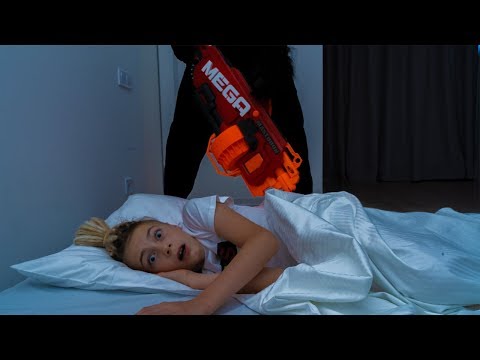 Видео: Пробрался НОЧЬЮ в МОЙ дом... Sneaked NIGHT into my house ...