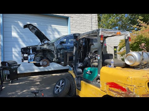 Видео: 2019 JEEP CHEROKEE LIMITED 3.2 - ставим на ход ... Глаза боятся - руки .... Авто из США 🇺🇸.