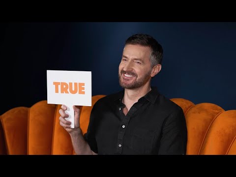 Видео: Ричард Армитидж играет в "правда или ложь" с Аудибл