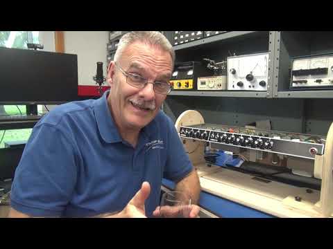 Видео: Как уменьшить гул гитарного усилителя MojoTone Fender Deluxe Reverb Kit. Правильная техника зазем...