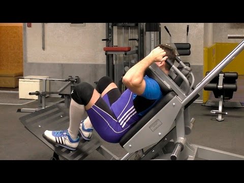 Видео: Приседания в ГАКК-тренажёре: техника и нюансы