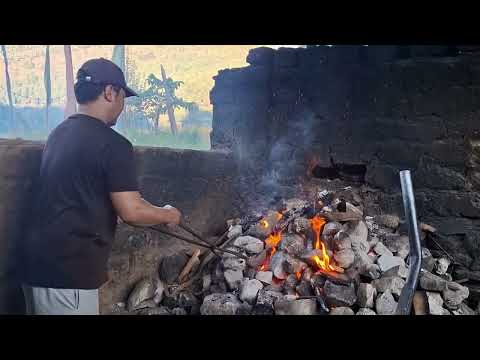 Видео: Bhutan Hot Stone Bath - Бутан улсын халуун чулуун ванн