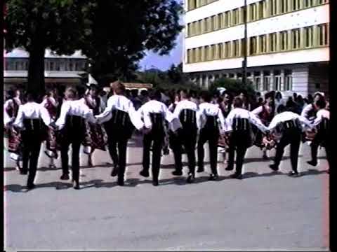 Видео: Празнична манифестация на 24 май 1990 година в град Долни чифлик.