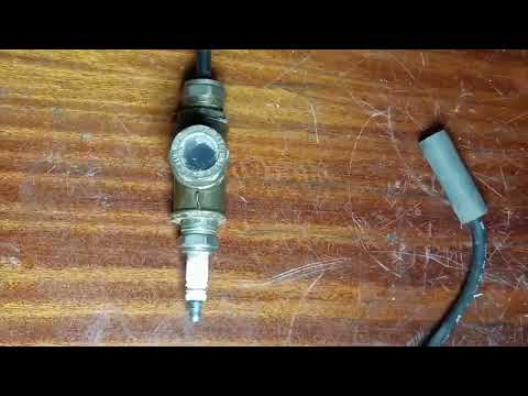 Видео: Проверка свечей зажигания под давлением дома это реально и эффективно