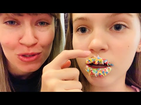 Видео: ПАСХА НА КАРАНТИНЕ / ЧТО С ГУБАМИ ???? МАМА В ШОКЕ 🤯 19.04.2020 НАГА МАША влог