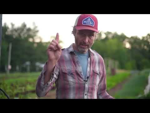 Видео: чем улучшить почву (просто о разных способах) фермер Джесси. No-till огород