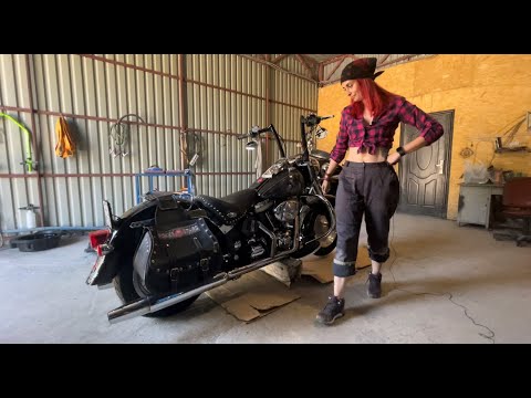 Видео: Техническое обслуживание Harley Davidson Fat Boy на 88 моторе. Замена масла в двс, мкпп, пп.