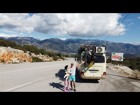 Видео: Для чего снимать квартиру? Живя в Автобусе