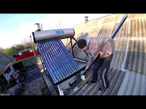 Видео: Altek 24 Солнечный коллектор  (солнечный водонагреватель) Установка трубок ускоренная сёмка таймлапс