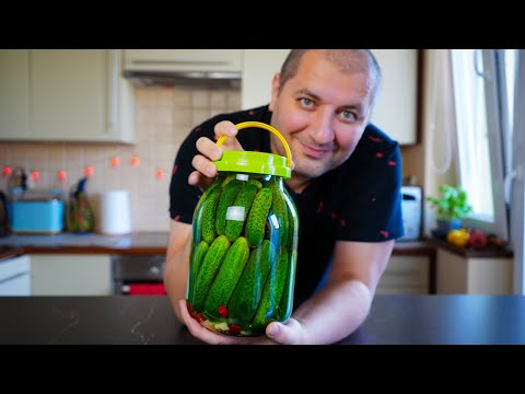 Видео: Маринованные огурчики - готовятся быстро, съедаются еще быстрее!