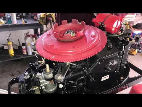 Видео: Mercury Model 200 1973 года выпуска, 20 л.с. — «Чёрный красавец» — заведётся ли после 40 лет хран...