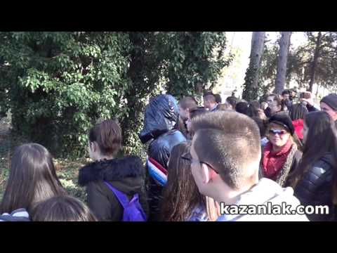 Видео: Деца от Казанлък на посещение в казармата