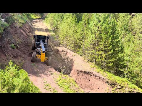 Видео: Как легендарный грейдер JohnDeere 670gp преодолевает огромные пропасти? #johndeere #моторгрейдер