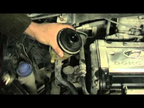 Видео: Замена жидкости ГУР Hyundai Getz