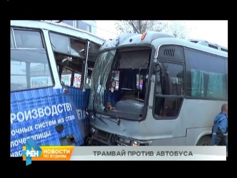 Видео: Автобус протаранил трамвай в Иркутске. Есть пострадавшие