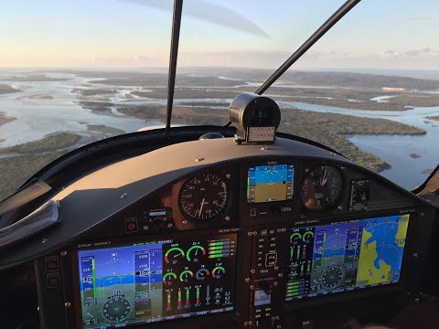 Видео: Лёгкий спортивный самолёт (LSA), оптимизированный для БЕЗОПАСНОСТИ. ПО Pipistrel Virus. Функции б...