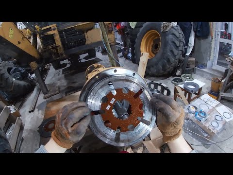 Видео: Наглухо стёрлись тормозные диски. Левый чулок,подшипник полуоси и сальник. Часть № 5