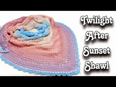 Видео: Эта ПРЕКРАСНАЯ вязаная крючком шаль точно привлечёт внимание окружающих 😍😮