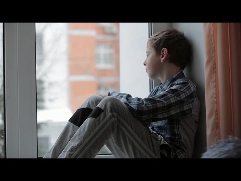 Видео: Один день из жизни сироты