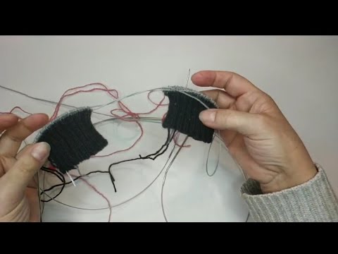 Видео: МК Як в'язати 2 шкарпетки одночасно методом Magic loop  "Меджик Луп".