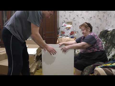 Видео: С Божьей помощью СОБРАЛ И ПОВЕСИЛ КУХОННЫЙ ГАРНИТУР! Помогал кто только мог!